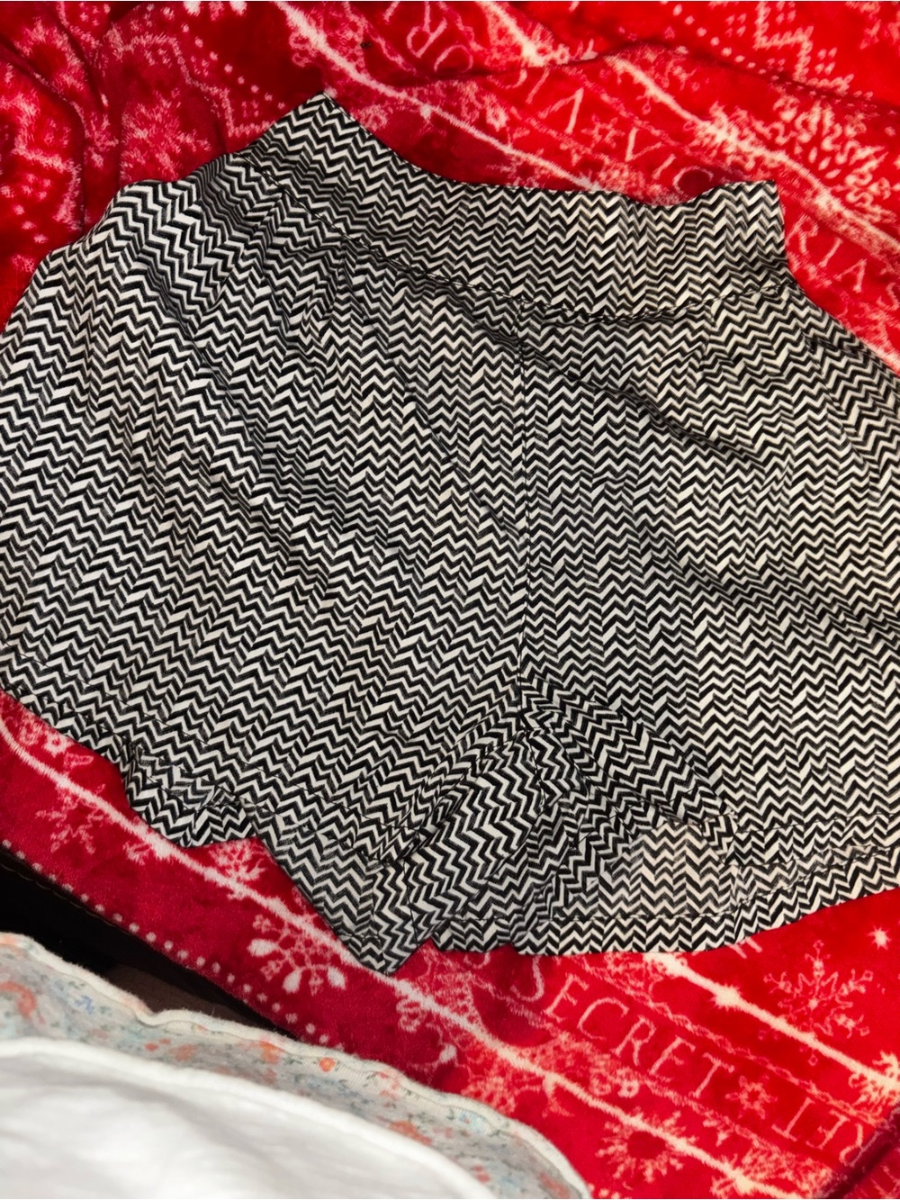 American Eagle high -Waist Black & White Chevron Shorts